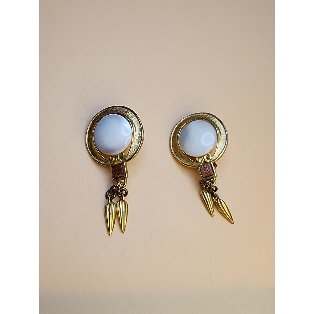 46 Yr Old CHASE ADAMS Mother Of Pearl & Semi-Precious Goldstone Clip-On Earrings - Picture 6 of 7